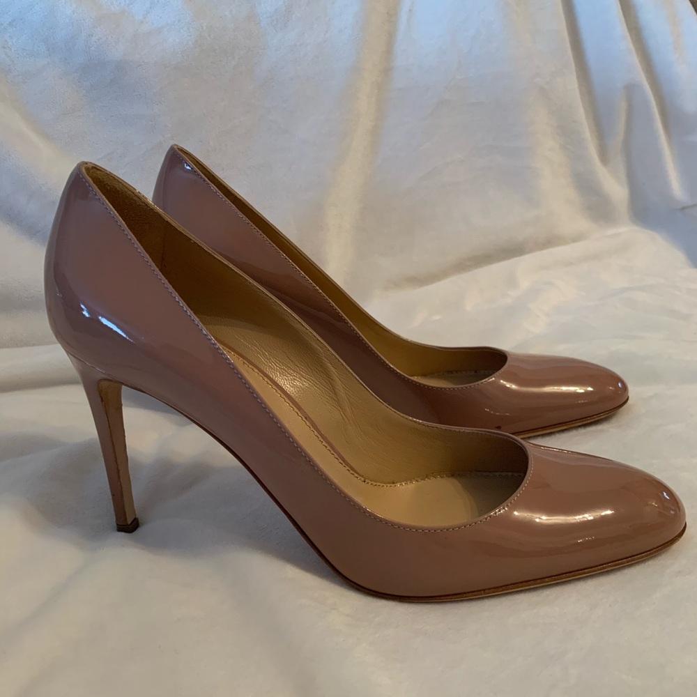 Nude patent leather Heels